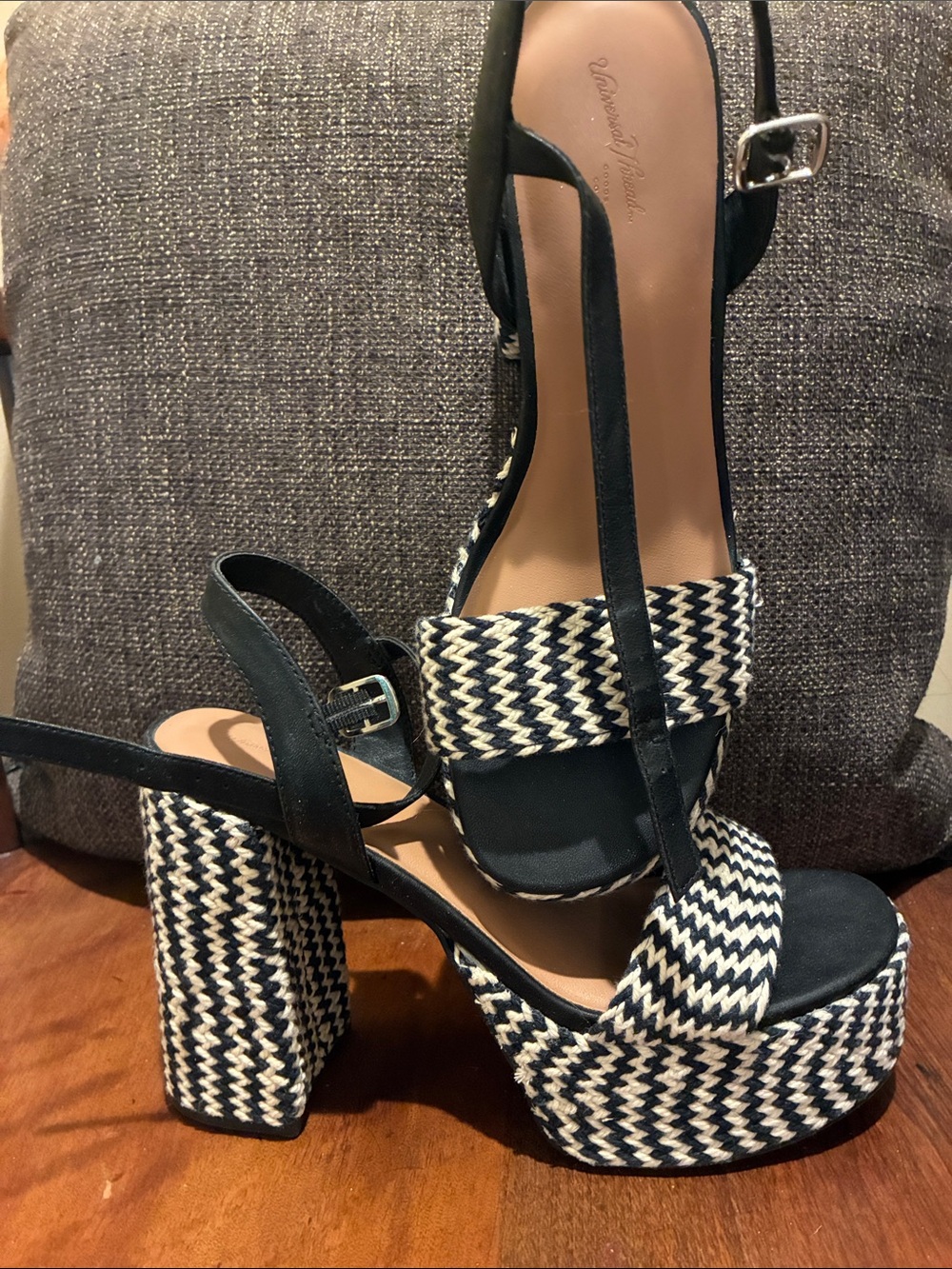 Universal Thread Black and White Woven Platform Sandals